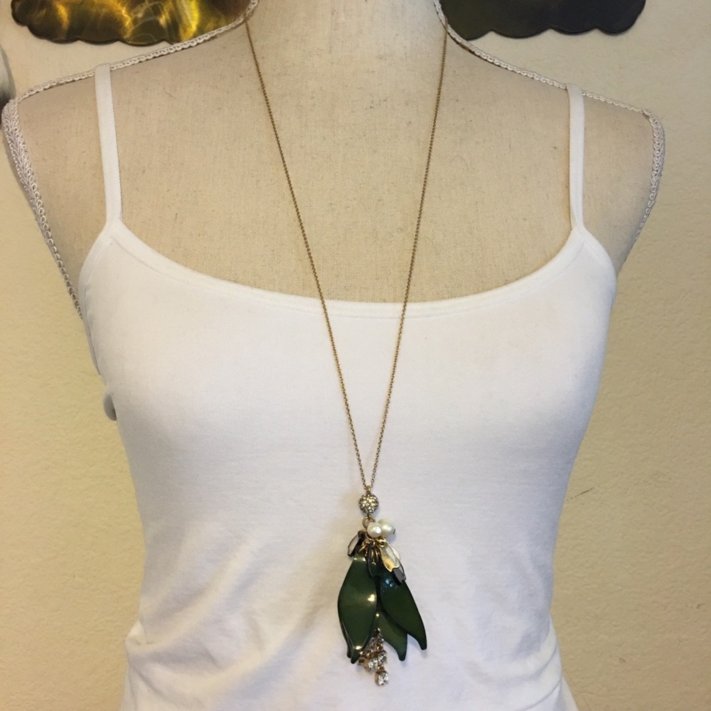 Ann Taylor green leaf rhinestone cluster necklace